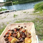 Saunamoekki Jaerven Rannalla - 5-tien Varrella Hyrynsalmi