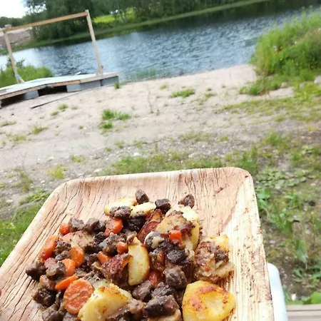 Saunamoekki Jaerven Rannalla - 5-tien Varrella Hyrynsalmi